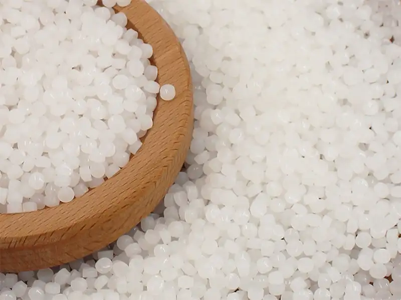 Cylindrical, granular polyoxymethylene (POM) pellets