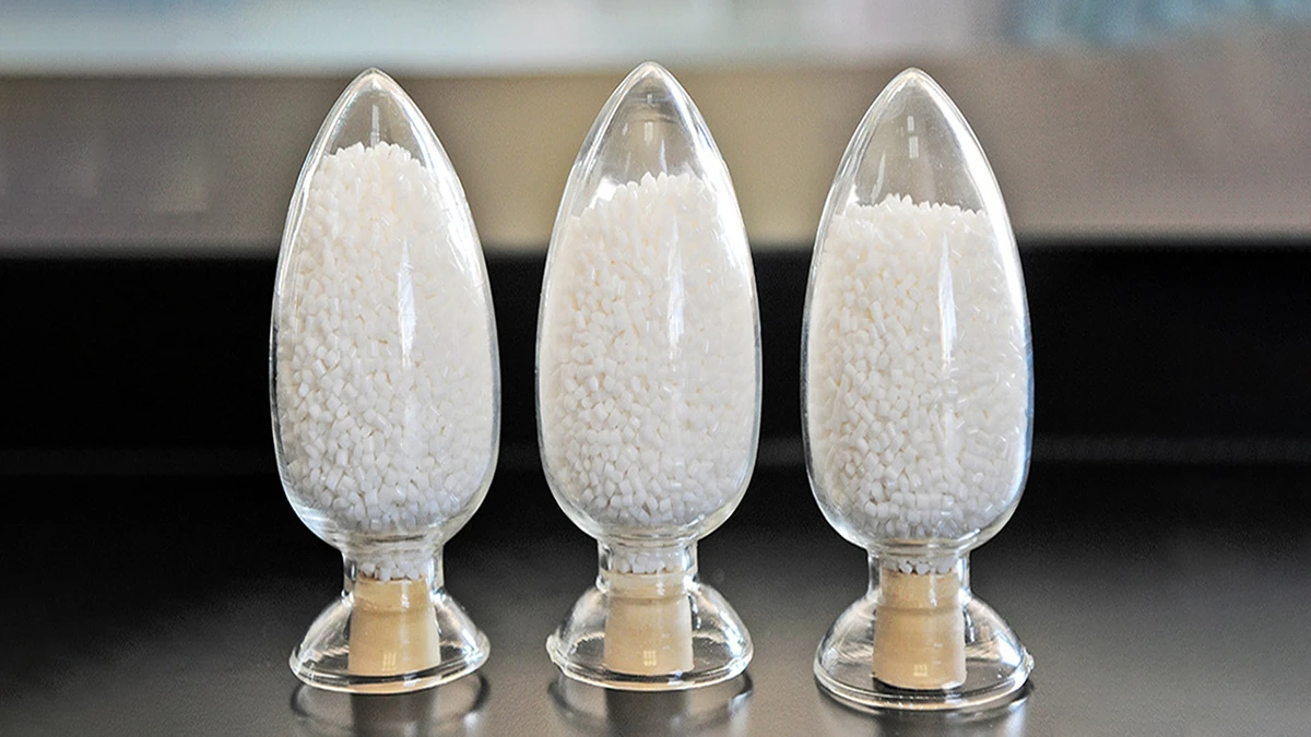 High-Performance PBT Granules Raw Material Display